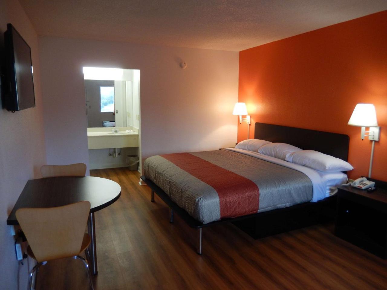 Hotel 6-warner Robins, Ga